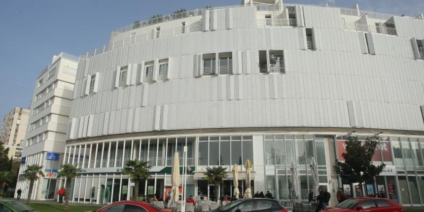 Zgrada u kojoj se nalazi stan uhićenog Rene Sinovčića. Photo: Dino Stanin/PIXSELL Zgrada u kojoj se nalazi stan uhićenog Rene Sinovčića. Photo: Dino Stanin/PIXSELL