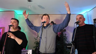 Zadar, 280213.
Poznati restoran Niko na zadarskoj Puntamici je veceras uz bogatu veceru i pjesmu brojnih izvodjaca sa svojim prijateljima i cestim gostima proslavio 50 godina od otvorenja. Na veceri su se pojavili brojni kumovi restorana kroz godine poput