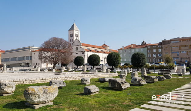 Forum, Poljana pape Ivana Pavla II, sv. Marija