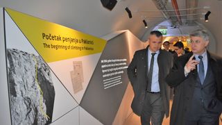 Potpisivanje ugovora u prezentacijskom centru “Podzemni grad Paklenice” NP Paklenica Potpisivanje ugovora u prezentacijskom centru “Podzemni grad Paklenice” NP Paklenica