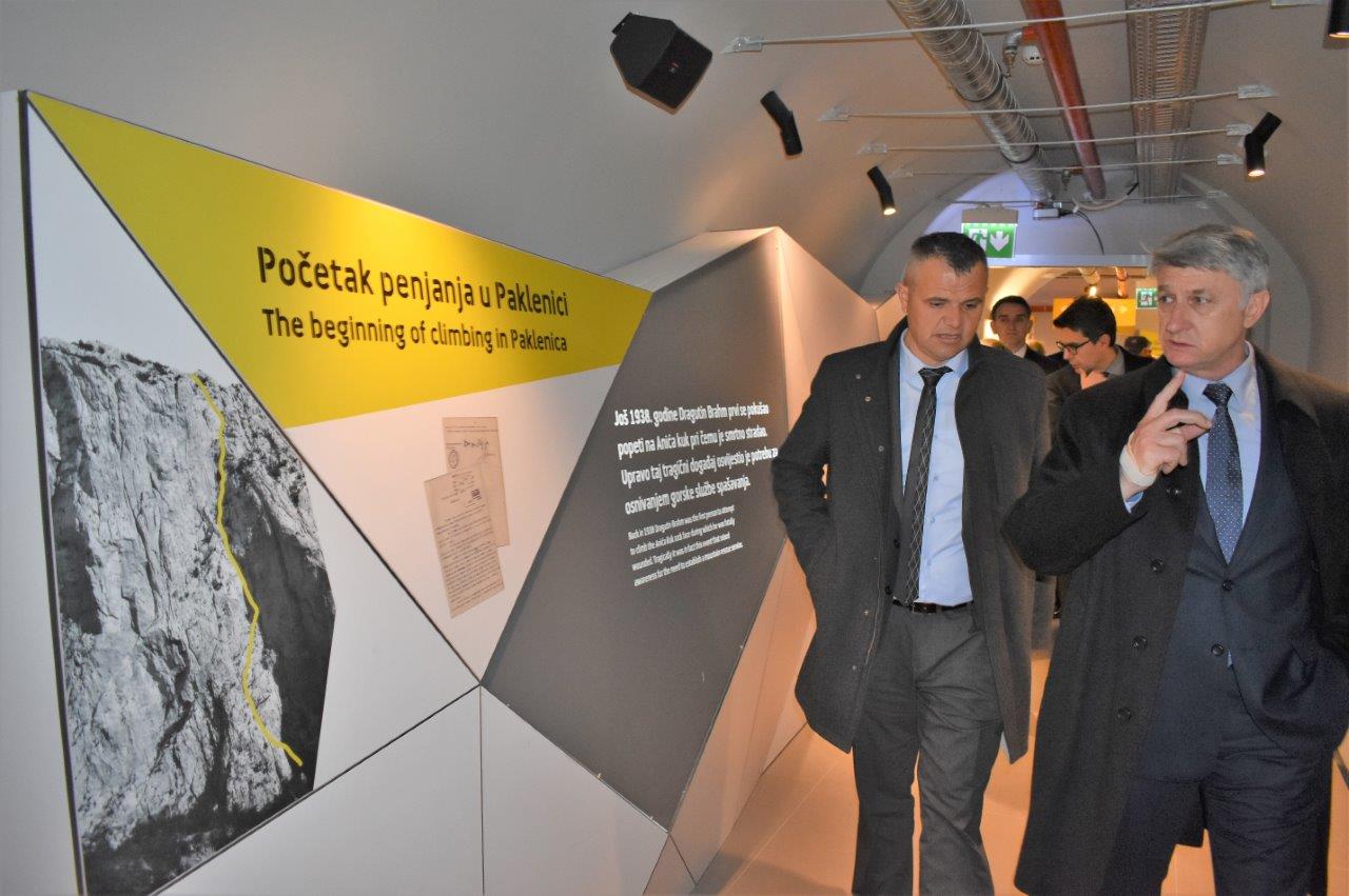 Potpisivanje ugovora u prezentacijskom centru “Podzemni grad Paklenice” NP Paklenica Potpisivanje ugovora u prezentacijskom centru “Podzemni grad Paklenice” NP Paklenica