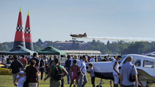 Zagreb, 030911.
Na aerodromu Lucko odrzan je XI. zagrebacki aeromiting.
Foto: Marko Miscevic / CROPIX Zagreb, 030911.
Na aerodromu Lucko odrzan je XI. zagrebacki aeromiting.
Foto: Marko Miscevic / CROPIX