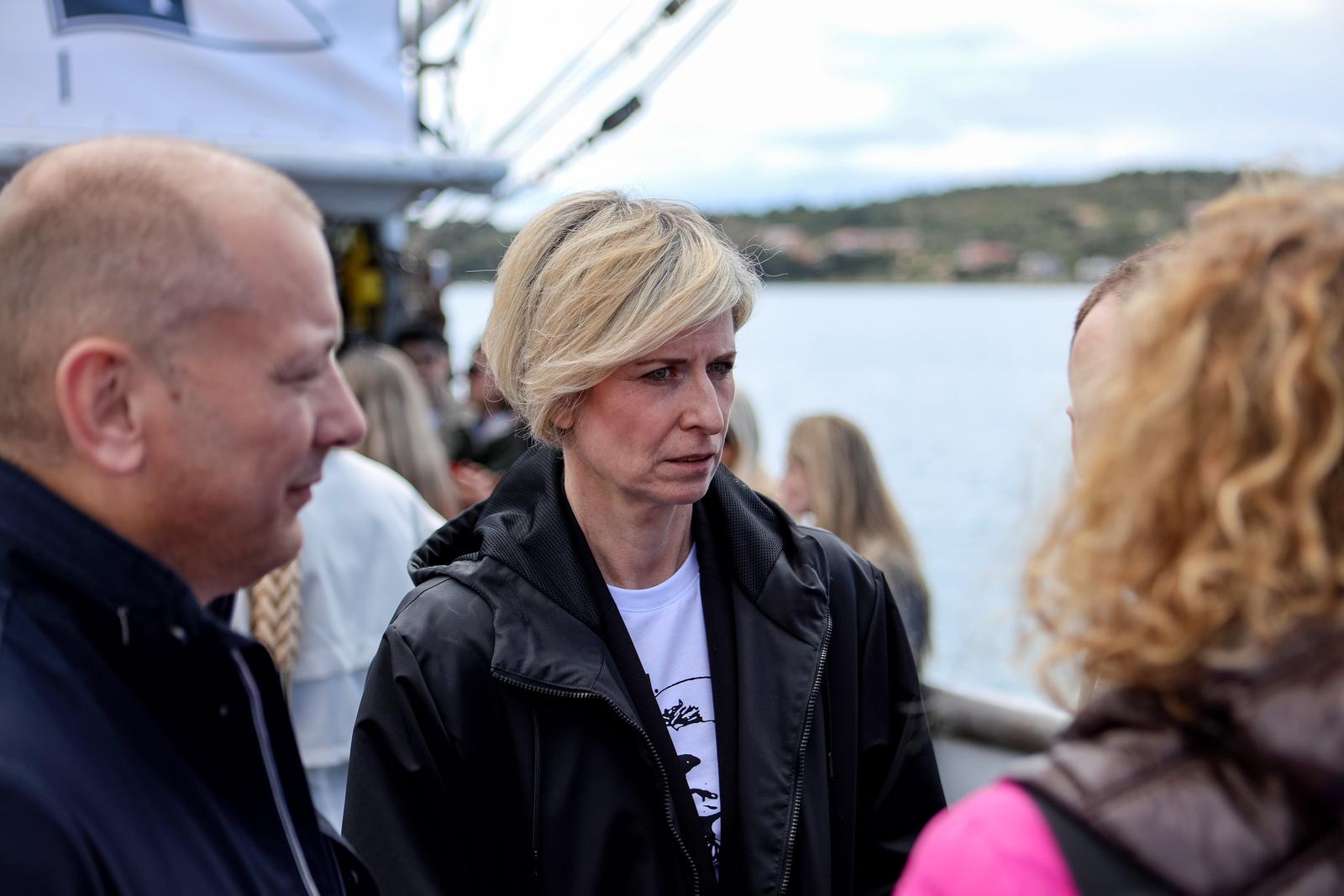 Ekološka manifestacija “Uz more, za more: zelena misija za održivu budućnost Hrvatske” održala se danas na plivarici Škoda koja je jutros u 11 sati isplovila iz zadarske luke Gaženica prema Ugljanu gdje će se provela akcija izvlačenja odbačenih ribarskih Ekološka manifestacija “Uz more, za more: zelena misija za održivu budućnost Hrvatske” održala se danas na plivarici Škoda koja je jutros u 11 sati isplovila iz zadarske luke Gaženica prema Ugljanu gdje će se provela akcija izvlačenja odbačenih ribarskih