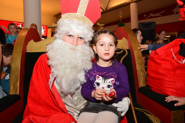 Supernova Zadar: Sveti Nikola i kamion Djeda mraza, Foto: Iva Perinčić Supernova Zadar: Sveti Nikola i kamion Djeda mraza, Foto: Iva Perinčić