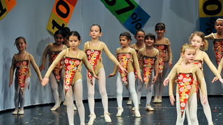 Plesna udruga Gesta: Božićni šoping u SuperOvoj, Foto: Željko Karavida Plesna udruga Gesta: Božićni šoping u SuperOvoj, Foto: Željko Karavida