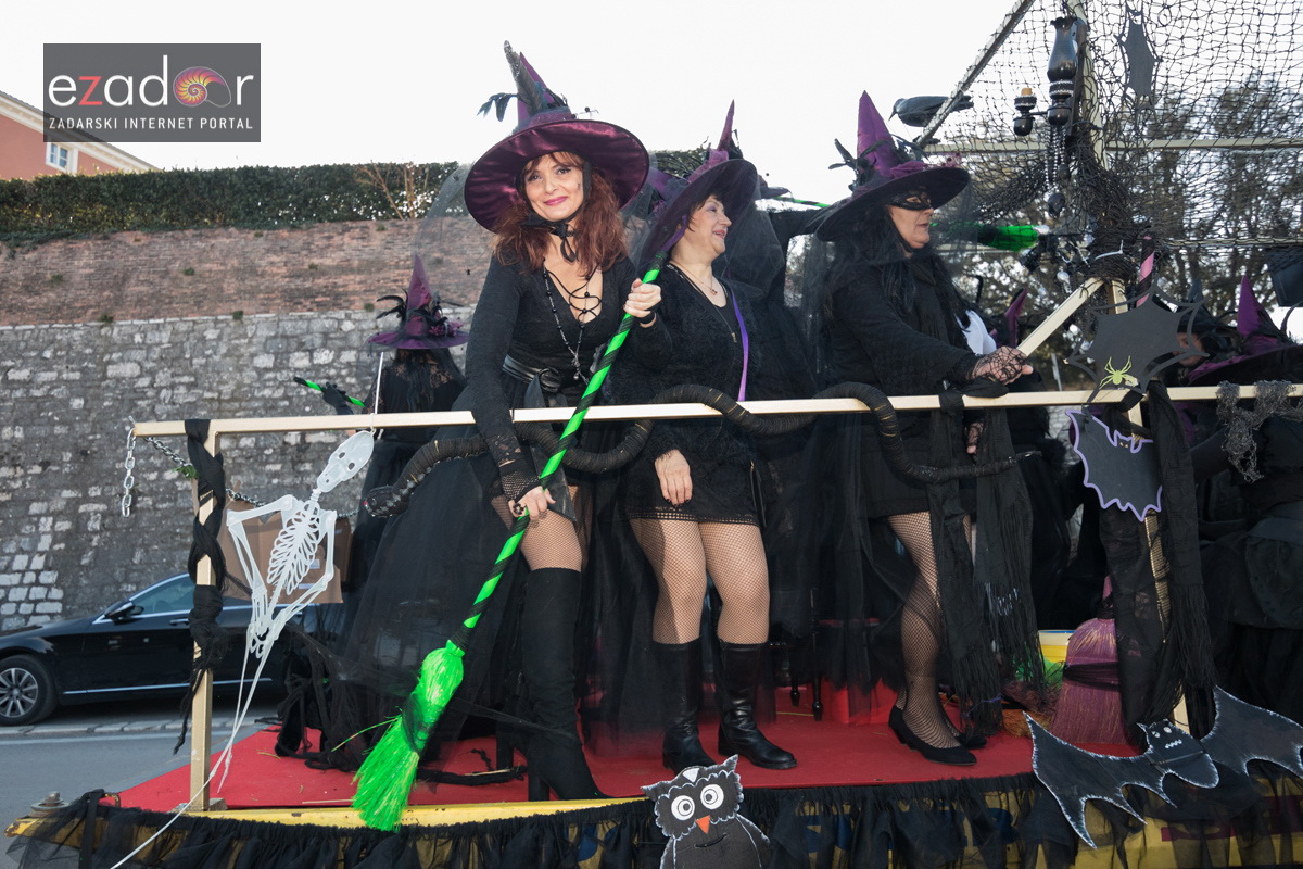 Zadarski karneval 2018: Povorka maškaranih skupina od Gradskih vrata preko Foruma do Narodnog trga Zadarski karneval 2018: Povorka maškaranih skupina od Gradskih vrata preko Foruma do Narodnog trga