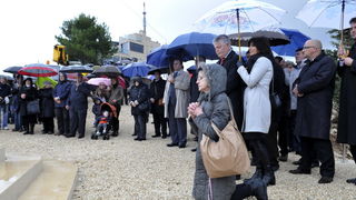Dubrovnik, 061211.
Proslava dana Branitelja nastavljena je na Srdju uz misu za poginule branitelje nakon svecanog mimohoda i postrojavanja branitelja na Stradunu.
Foto: Tonci Plazibat / CROPIX Dubrovnik, 061211.
Proslava dana Branitelja nastavljena je na Srdju uz misu za poginule branitelje nakon svecanog mimohoda i postrojavanja branitelja na Stradunu.
Foto: Tonci Plazibat / CROPIX