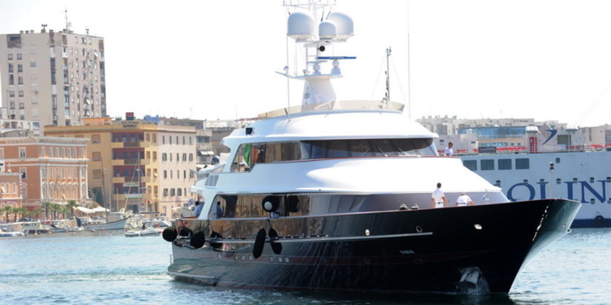 Zadar, 240811.
Modra pedesetmetarska jahta TM Blue One u vlasnistvu talijanskog modnog kreatora Garavani Valentina napustila je Zadar nakon sto je dva dana bila usidrena u zadarskoj luci. Jahta poznatog svjetskog dizajnera stigla je u Zadar iz Telasice. J Zadar, 240811.
Modra pedesetmetarska jahta TM Blue One u vlasnistvu talijanskog modnog kreatora Garavani Valentina napustila je Zadar nakon sto je dva dana bila usidrena u zadarskoj luci. Jahta poznatog svjetskog dizajnera stigla je u Zadar iz Telasice. J