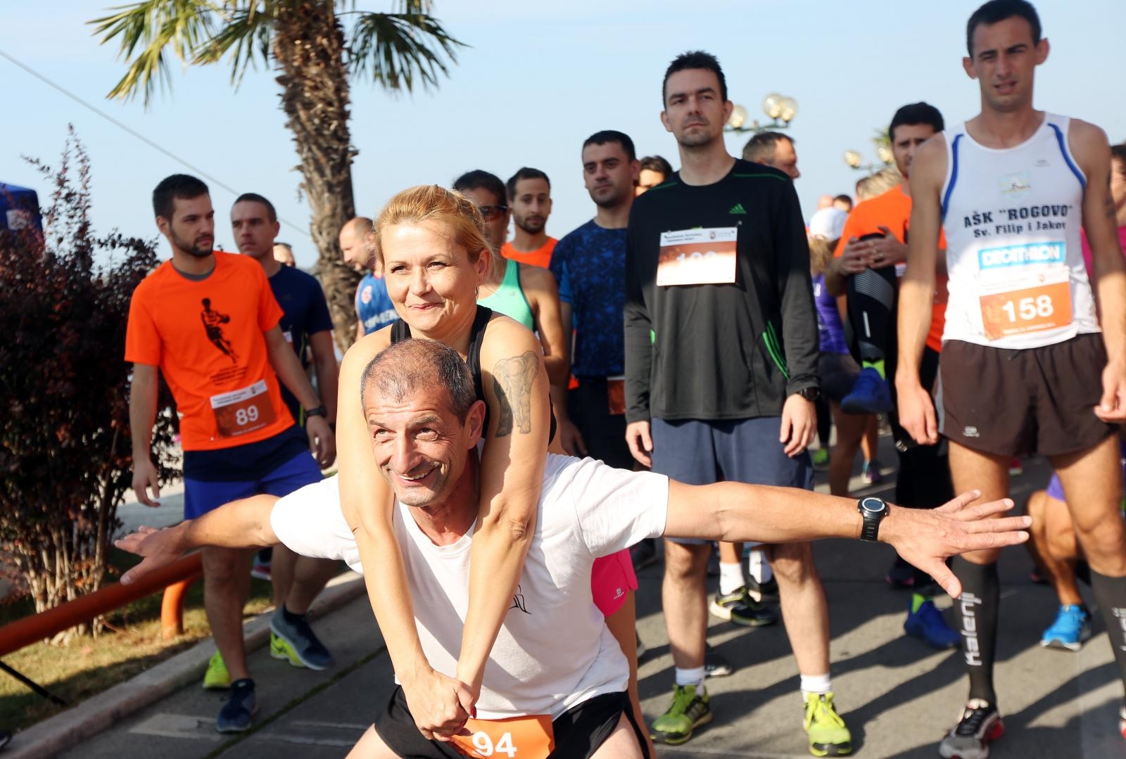 Šibenik: Dječja te utrke Šibenskih deset & Draženova četvorka povodom 53. rođendana Dražena Petrovića Šibenik: Dječja te utrke Šibenskih deset & Draženova četvorka povodom 53. rođendana Dražena Petrovića