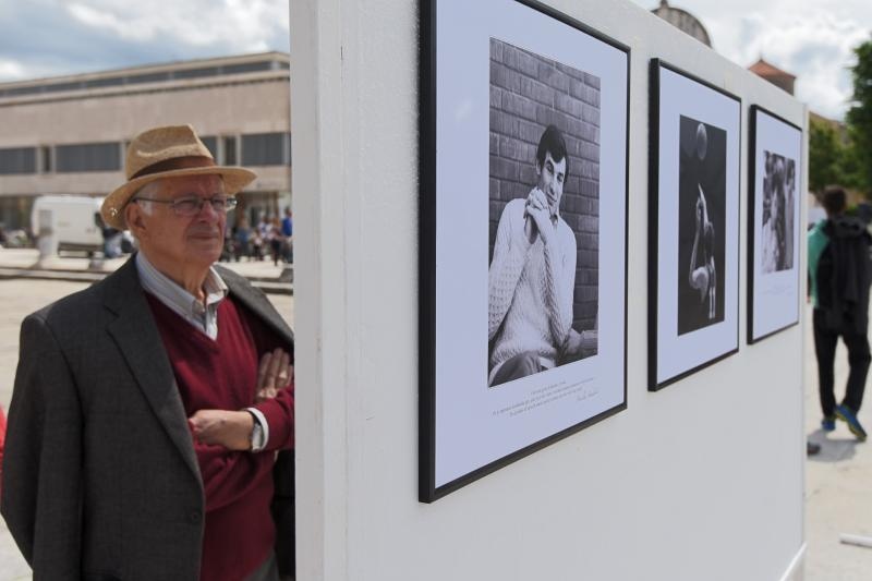 Povodom 20. godisnjice smrti kosarkaskog velikana Krese Cosica, uz humanitarnu prodaju proizvoda po simbolicnima cijenama na Forumu je organizirana izlozba njegovih fotografija, a najmladji su sudjelovali u kosarkaskom turniru. Ljerka Cosic s obitelji. Ph Povodom 20. godisnjice smrti kosarkaskog velikana Krese Cosica, uz humanitarnu prodaju proizvoda po simbolicnima cijenama na Forumu je organizirana izlozba njegovih fotografija, a najmladji su sudjelovali u kosarkaskom turniru. Ljerka Cosic s obitelji. Ph