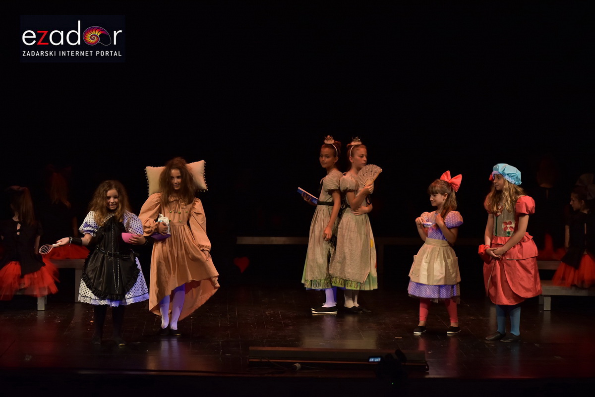 U HNK Zadar održana kazališna revija predstava Udruge “Igrajmo se” U HNK Zadar održana kazališna revija predstava Udruge “Igrajmo se”