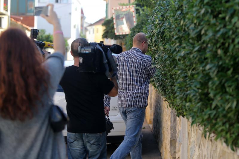 Danas je nakon ispitivanja u Zagrebu u stan u zadarskim Arbanasima od strane policije doveden bivši državni tajnik Zdravko Livaković kako bi se uz njegovu prisutnost i prisutnost njegova odvjetnika obavila pretraga stana. Pretpostavlja se da se istražuje