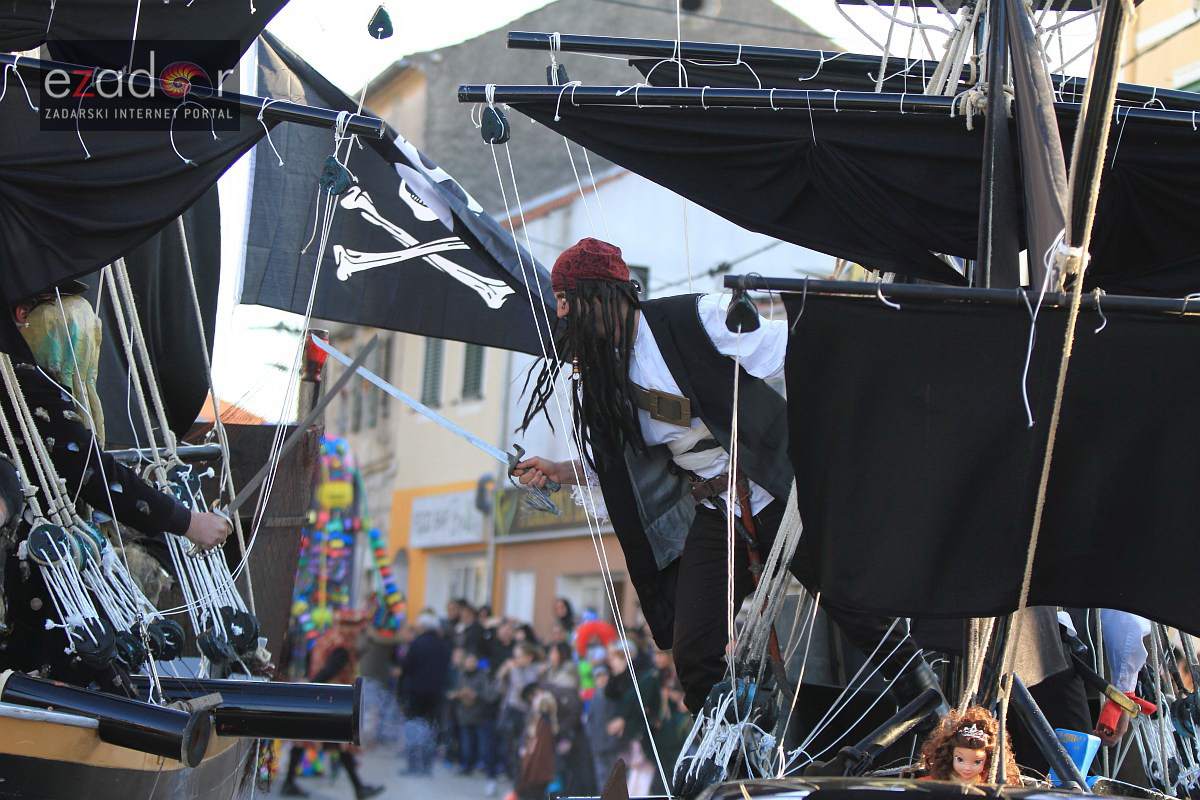 Maškarana povorka Velike Bake u Murteru