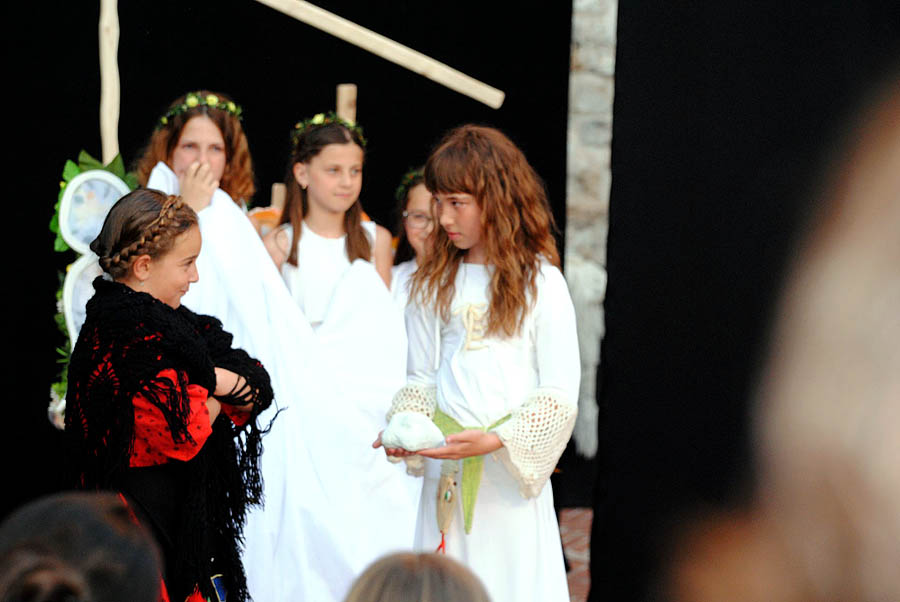 Polaznici dramsko lutkarske radionice Donatolina iz Kazališta lutaka Zadar gostovali su na ovogodišnjem Međunarodnom dječjem festivalu u Šibeniku sa predstavom “Šuma Striborova”, foto: Dino Bara Polaznici dramsko lutkarske radionice Donatolina iz Kazališta lutaka Zadar gostovali su na ovogodišnjem Međunarodnom dječjem festivalu u Šibeniku sa predstavom “Šuma Striborova”, foto: Dino Bara