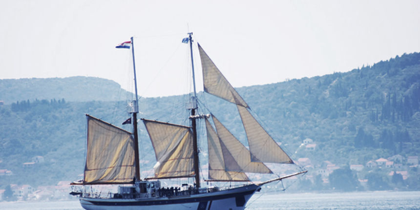 Uplovljavanje školskog broda “Kraljica mora” (Foto:Saša Čuka) Uplovljavanje školskog broda “Kraljica mora” (Foto:Saša Čuka)