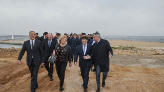 Ministar Oleg Butković potpisao ugovore za izgradnju trajektne luke Tkon i sanaciju luka Turanj, Mandre i Petrčane Ministar Oleg Butković potpisao ugovore za izgradnju trajektne luke Tkon i sanaciju luka Turanj, Mandre i Petrčane