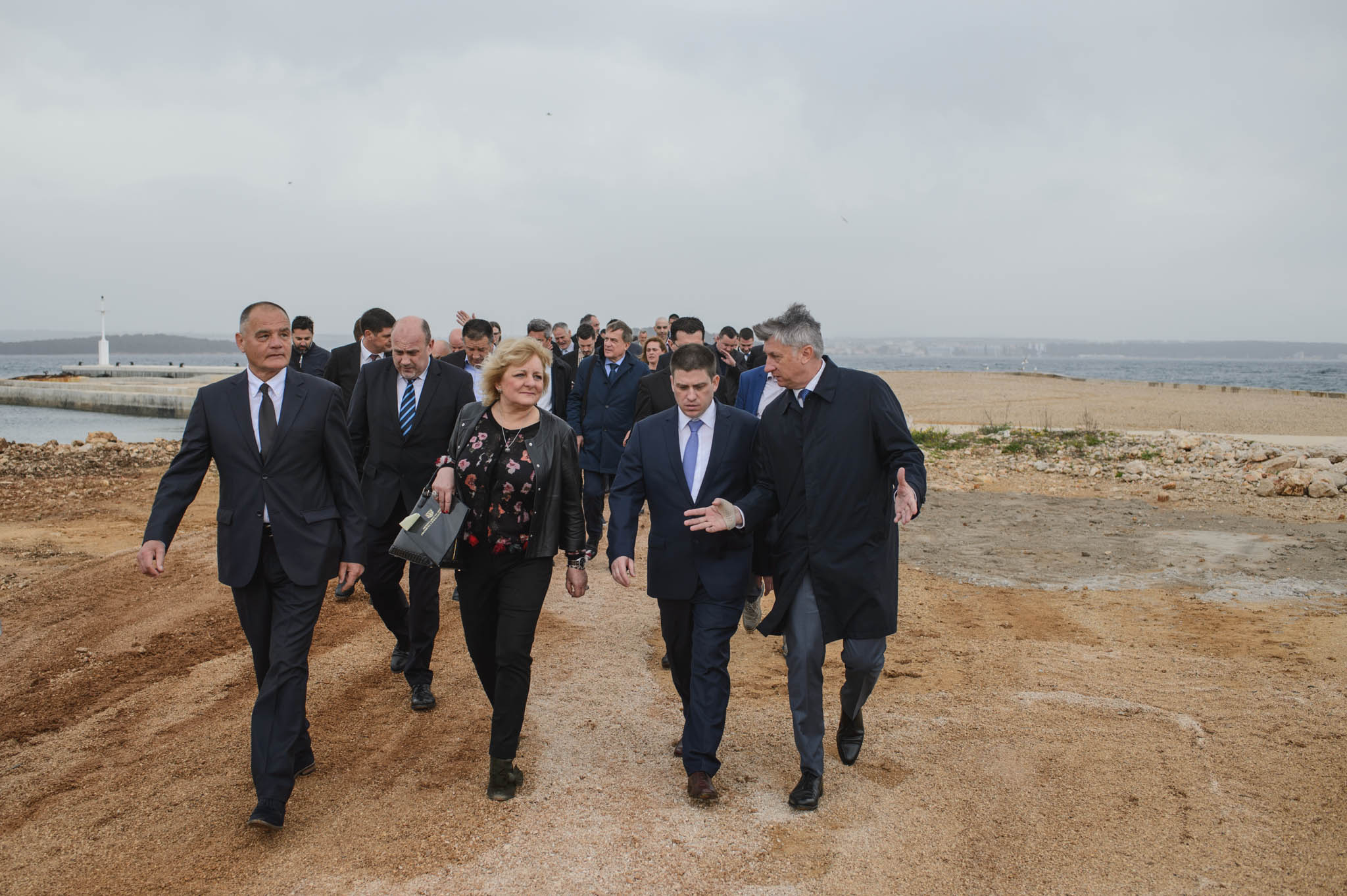 Ministar Oleg Butković potpisao ugovore za izgradnju trajektne luke Tkon i sanaciju luka Turanj, Mandre i Petrčane Ministar Oleg Butković potpisao ugovore za izgradnju trajektne luke Tkon i sanaciju luka Turanj, Mandre i Petrčane