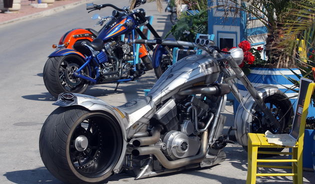 Zadar, 260511.
U Biogradu je poceo susret ljubitelja  Harley Davidson motora   koji ce se odrzati izmedu 26. i 29. svibnja 
Na slici : bikeri u Biogradu
Foto : Vladimir Ivanov / CROPIX