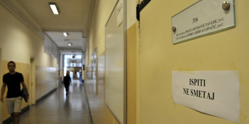 Zagreb, 230511.
X Gimnazija Drzavna matura i anketa medju ucenicima.
Foto: Bruno Konjevic / CROPIX Zagreb, 230511.
X Gimnazija Drzavna matura i anketa medju ucenicima.
Foto: Bruno Konjevic / CROPIX