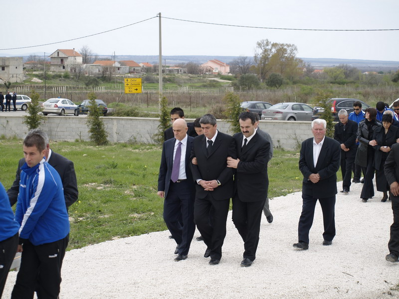 Posljednji ispracaj Hrvoja Custica, Murvica 5. travnja 2008, 12 sati Posljednji ispracaj Hrvoja Custica, Murvica 5. travnja 2008, 12 sati