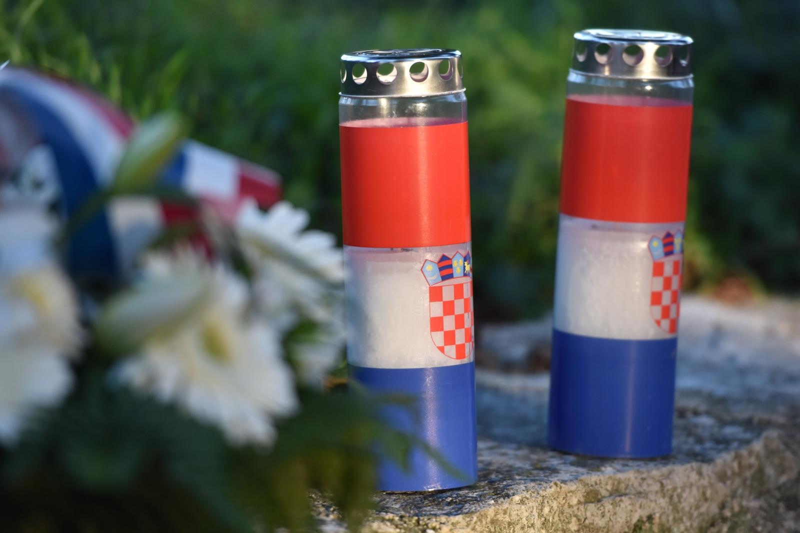 Ervenik: Obilježena 26. godišnjica stradanja obitelji Čengić