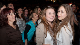 Karlovacko live: Halid Beslic i Crvena jabuka u dvorani Kresimir Cosic u Zadru, Foto: Leo Banic Karlovacko live: Halid Beslic i Crvena jabuka u dvorani Kresimir Cosic u Zadru, Foto: Leo Banic