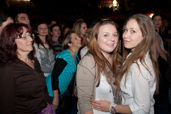 Karlovacko live: Halid Beslic i Crvena jabuka u dvorani Kresimir Cosic u Zadru, Foto: Leo Banic Karlovacko live: Halid Beslic i Crvena jabuka u dvorani Kresimir Cosic u Zadru, Foto: Leo Banic