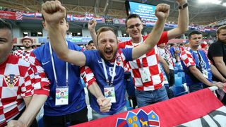 Veseli hrvatski navijači u kockicama ispunili Baltik Arenu u Kalinjingradu Veseli hrvatski navijači u kockicama ispunili Baltik Arenu u Kalinjingradu