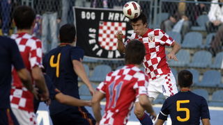 Varazdin, 121010.
Gradski stadion Varazdin. Kvalifikacijska utakmica za Europsko prvenstvo U21 u Danskoj 2011. godine. Hrvatska – Spanjolska.
Na slici: Ivan Perisic u skoku.
Foto: Zeljko Hajdinjak / Cropix Varazdin, 121010.
Gradski stadion Varazdin. Kvalifikacijska utakmica za Europsko prvenstvo U21 u Danskoj 2011. godine. Hrvatska – Spanjolska.
Na slici: Ivan Perisic u skoku.
Foto: Zeljko Hajdinjak / Cropix