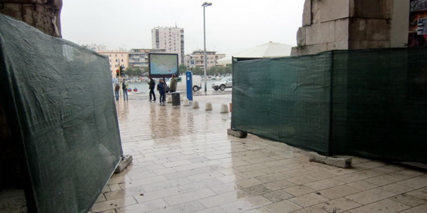 Radove na bedemu izvodi tvrtka Ploter, Foto: Mladen Malik Radove na bedemu izvodi tvrtka Ploter, Foto: Mladen Malik