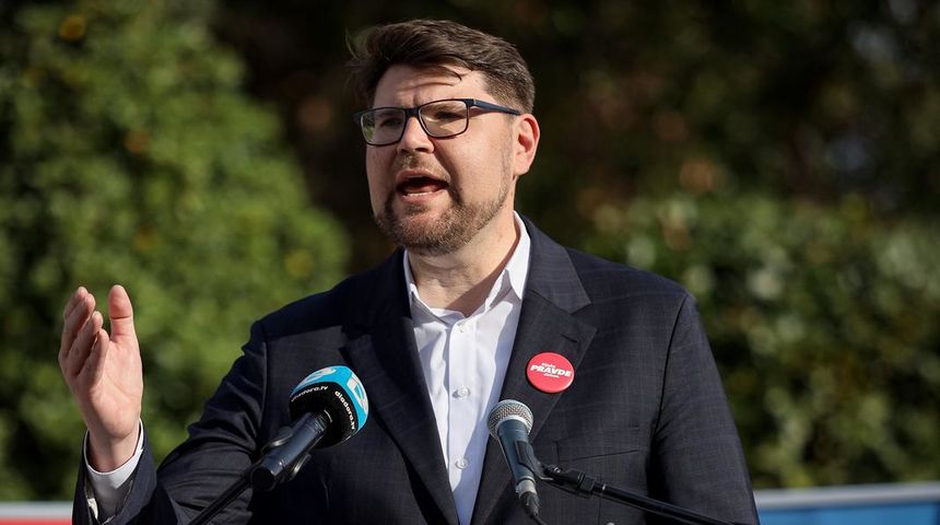 SDP na Trgu pet bunara predstavio kandidate koalicije za IX. izbornu jedinicu SDP na Trgu pet bunara predstavio kandidate koalicije za IX. izbornu jedinicu