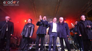 Tisuće Zadrana uživalo na krcatom Narodnom trgu i Tgu Petra Zoranića uz Tomislava Bralića i klapu Intrade Tisuće Zadrana uživalo na krcatom Narodnom trgu i Tgu Petra Zoranića uz Tomislava Bralića i klapu Intrade