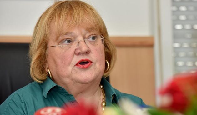 Vir – Ministrica graditeljstva i prostornog uredjenja dr. sc. Anka Mrak-Taritas stigla je u radni posjet otoku Viru. Nakon sastanka s nacelnikom Kristijanom Kapovicem odrzana je konferencija za medije na temu legalizacije. Photo: Dino Stanin/PIXSELL