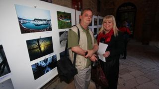 Humanitarna izlozba za pomoc tesko bolesnoj mladoj zadranki Ani Pavic i njenoj kceri Aurori. Zadarski fotografi amateri i profesionalci njih 37 odazvali su se ovoj akciji doniravsi fotografije, Foto: Željko Mršić/PIXSELL