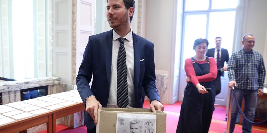 ‘Pomozite gazdi’: Pernar nakon sjednice sakupljao priloge za pomoć Ivici Todoriću