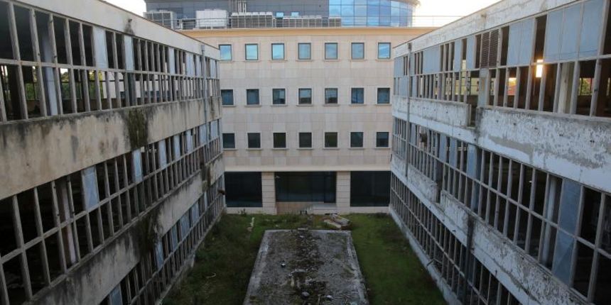 Zadar – Nekad jako industrijsko središte, danas su prostori bivšeg TIZ-a u jako derutnom stanju.   Photo: Filip Brala/PIXSELL