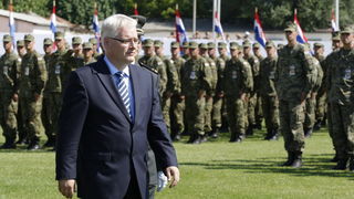 Knin, 050810. Proslava Dana pobjede i 15. godisnjice akcije Oluja u Kninu. Svecani postroj hrvatskih postrojbi na stadionu Dinare obisao je predsjednik Josipovic. Foto: Jakov Prkic / Cropix Knin, 050810. Proslava Dana pobjede i 15. godisnjice akcije Oluja u Kninu. Svecani postroj hrvatskih postrojbi na stadionu Dinare obisao je predsjednik Josipovic. Foto: Jakov Prkic / Cropix