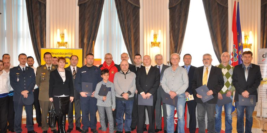 Zahvalnice Eskadrili transportnih helikoptera, foto: MORH Zahvalnice Eskadrili transportnih helikoptera, foto: MORH