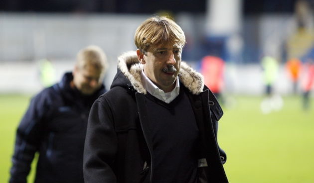 Zadar, 241009.
Stadion Stanovi.
Nogomet, T- Com 1. HNL, susret 12. kola Zadar – Rijeka.
Na fotografiji: trener Rijeke Zoran Vulic.
Foto: Jure Miskovic / CROPIX