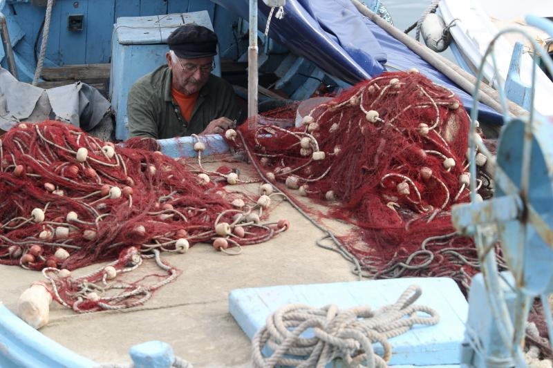 Krpanje ribarske mriže posao koji se sve manje viđa uz obalu Jadrana. Photo: Ivo Čagalj/PIXSELL Krpanje ribarske mriže posao koji se sve manje viđa uz obalu Jadrana. Photo: Ivo Čagalj/PIXSELL