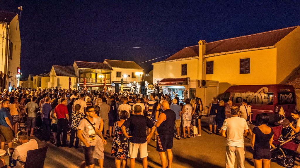 Tamburaški sastav Gazde u Povljani Tamburaški sastav Gazde u Povljani