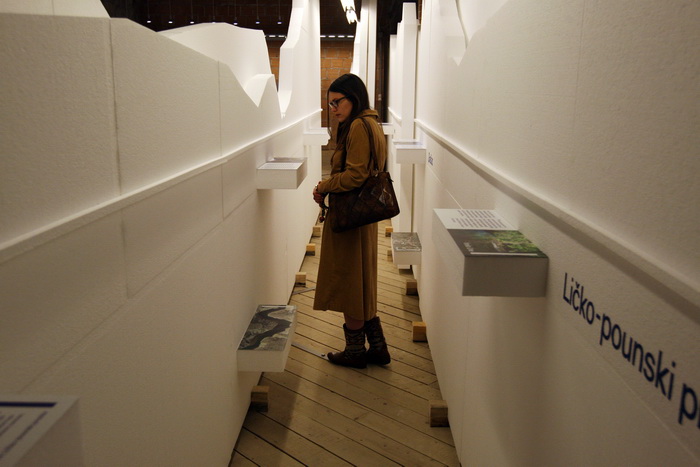 Zadar, 180413.
Providurova palaca, koncertna dvorana.
Zavod za prostorno uredjenje Zadarske zupanije priredio je izlozbu pod nazivom Prostori su djelovanja – 20 godina planiranja Zadarske zupanije.
Izlozba je to koja prikazuje 20 i vise godina rada na Zadar, 180413.
Providurova palaca, koncertna dvorana.
Zavod za prostorno uredjenje Zadarske zupanije priredio je izlozbu pod nazivom Prostori su djelovanja – 20 godina planiranja Zadarske zupanije.
Izlozba je to koja prikazuje 20 i vise godina rada na