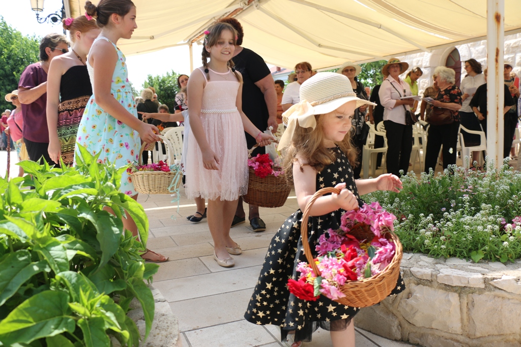 Tradicionalna procesija Tijelova ulicama Vira Tradicionalna procesija Tijelova ulicama Vira