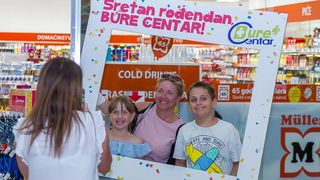 Tomislav Bralić i klapa Intrade na rođendanskoj proslavi Bure centra Tomislav Bralić i klapa Intrade na rođendanskoj proslavi Bure centra