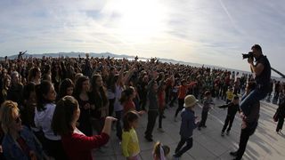 Pozdrav suncu: Snimanje spota uz “Happy” Pharrella Williamsa, Foto: Filip Brala/PIXSELL Pozdrav suncu: Snimanje spota uz “Happy” Pharrella Williamsa, Foto: Filip Brala/PIXSELL