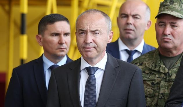 Plenković i Krstičević posjetili zračnu bazu Zemunik i protupožarnu eskadrilu