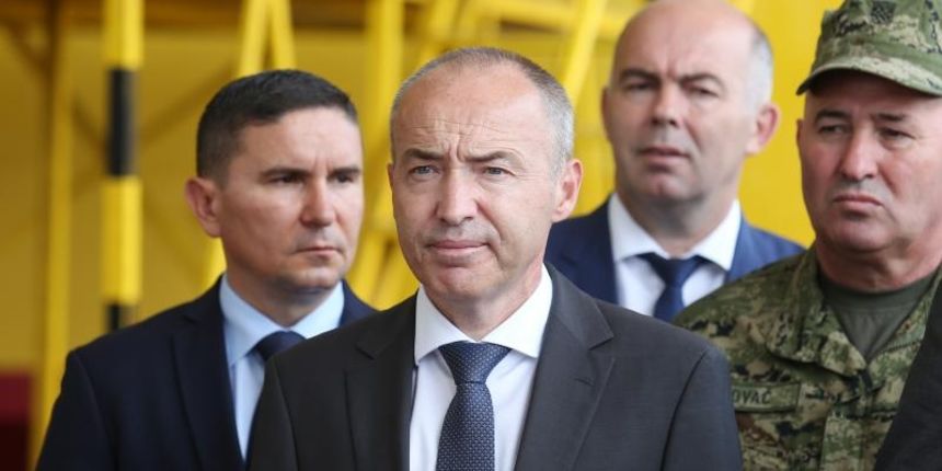 Plenković i Krstičević posjetili zračnu bazu Zemunik i protupožarnu eskadrilu