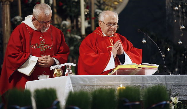 Zagreb, 281210. Palmoticeva 31, Crkva Presvetoga Srca Isusova. Misa za ratnog zlocinca Antu Pavelica, poglavnika tzv. Nezavisne Drzave Hrvatske (NDH). Misu su sluzili isusovac pater Stanislav Kos i dominikanac Vjekoslav Lasic. Foto: Nina Djurdjevic / CROP