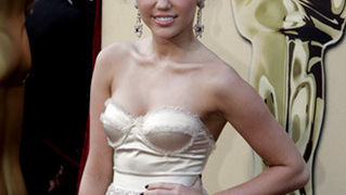 82. Red Carpet Oscara (oscar.go.com)