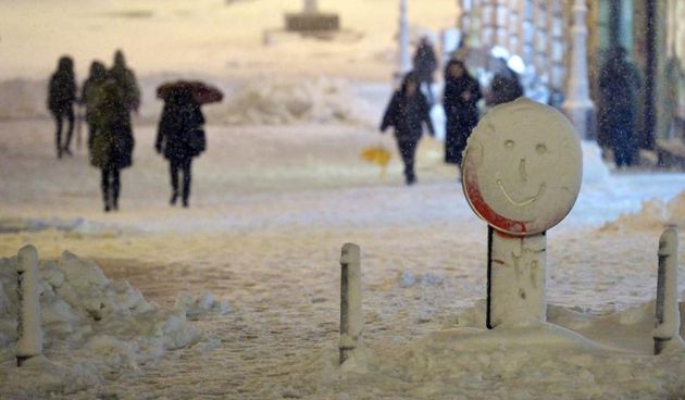 Setnja gradskim ulicama otezana zbog napadalog snijega.